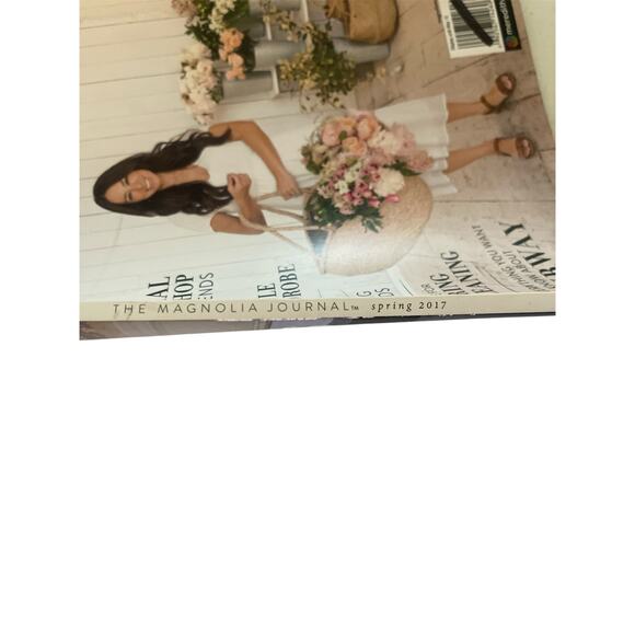 Joanna Gaines The Magnolia Journal Magazine Spring 2017 Issue 2 - Picture 2 of 6
